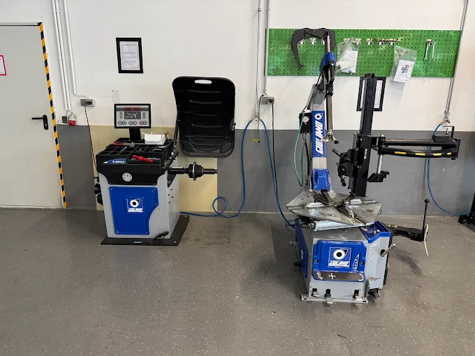 Reifenmontiermaschine und Wuchtmaschine für den Reifenservice in Wien